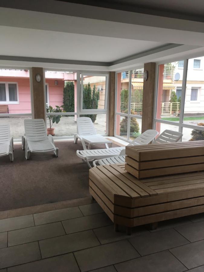 Relax Wellness Studio Hajduszoboszlo Apartment Exterior photo