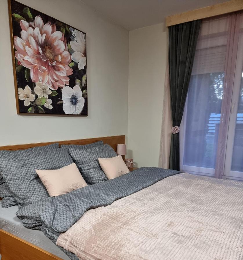 Relax Wellness Studio Hajduszoboszlo Apartment Exterior photo